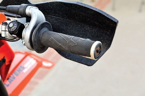 Мото Гріпси ODI EMIG PRO MX V2 Lock-On Grip - BLACKOU